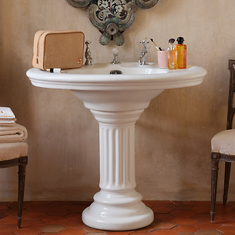 HERMES ポーチ　シャピートルH キャヴァリエ　グレー　未使用 ポーチ 《シャピートルH・キャヴァリエ》刺繍入り GM - ベージュ